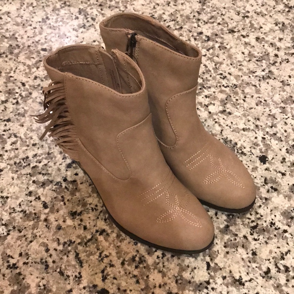 Cute boots!